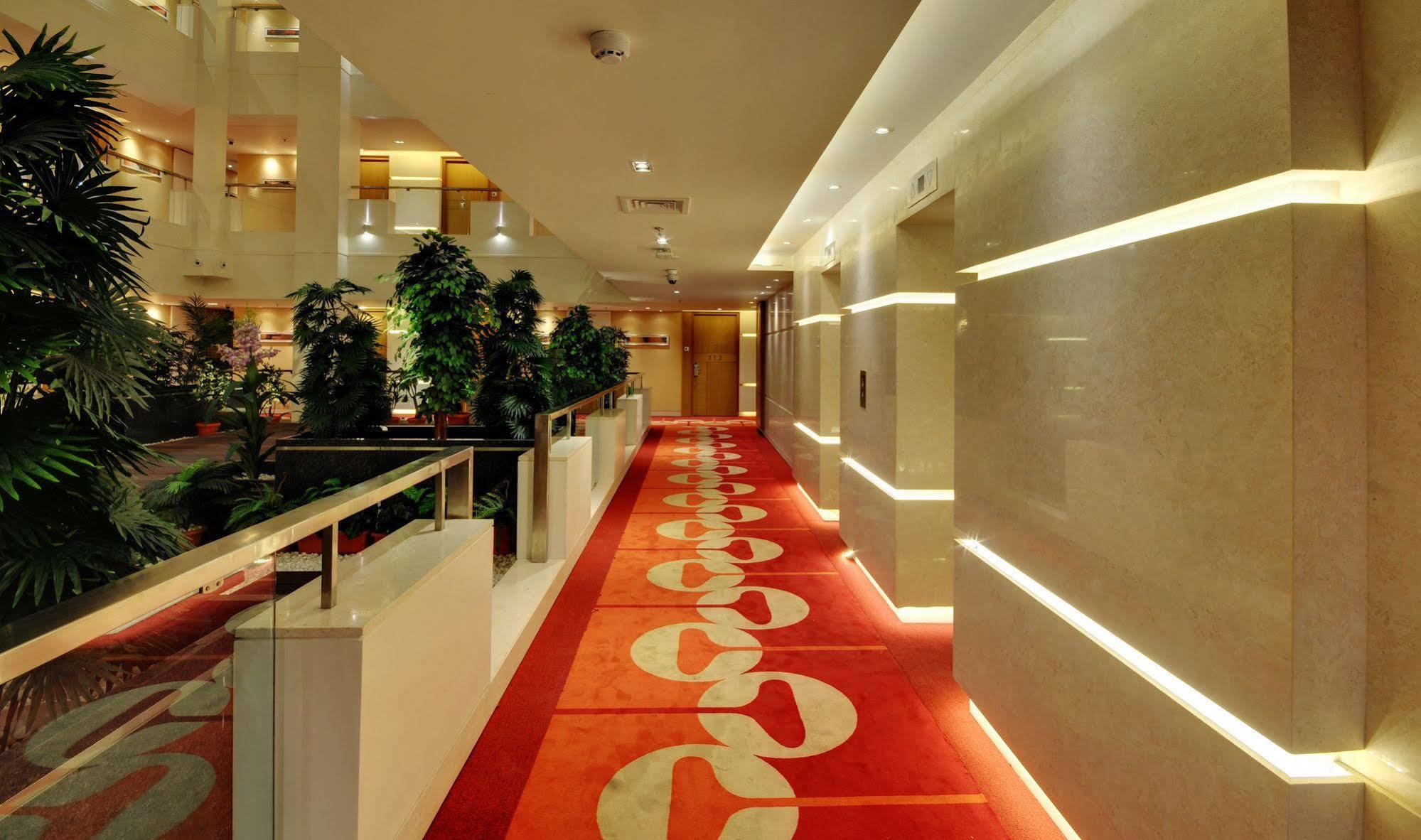 Hotel Platinum Rajkot Exterior foto