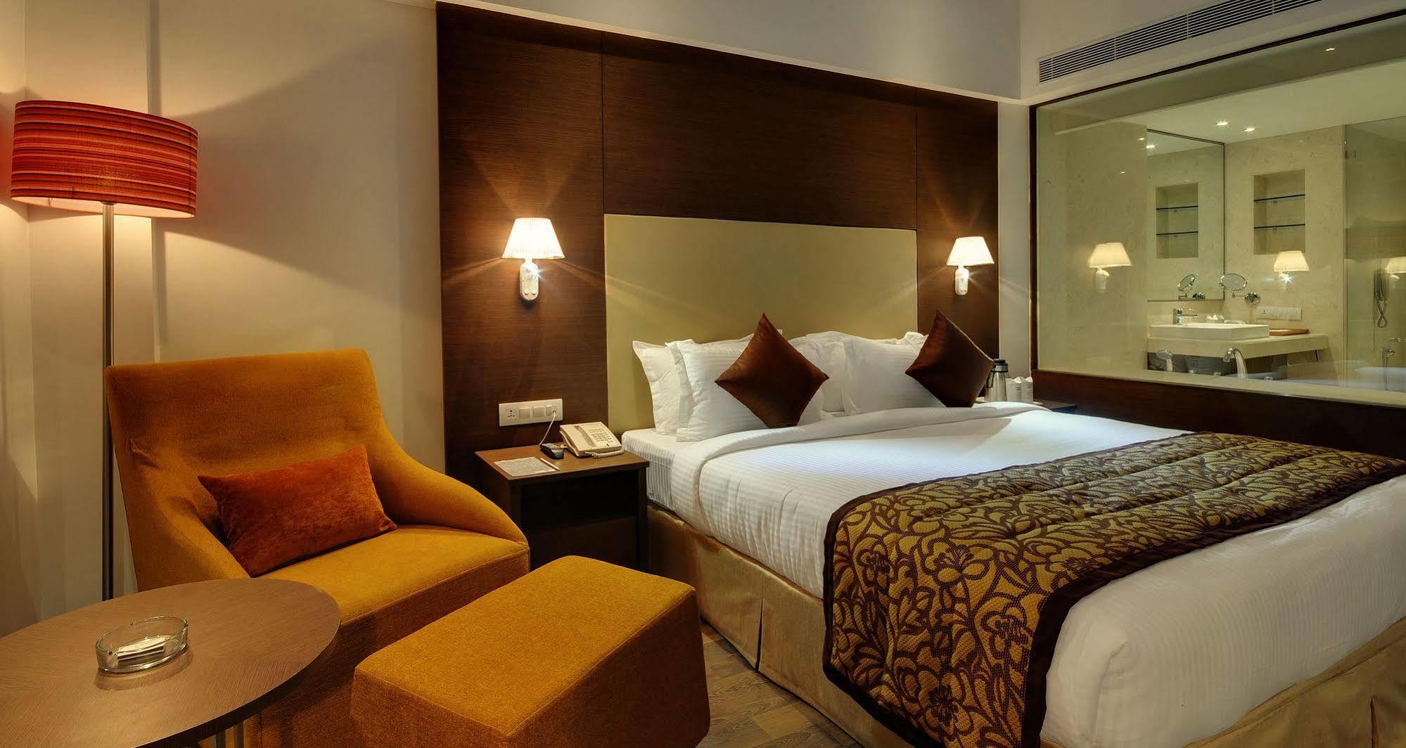 Hotel Platinum Rajkot Exterior foto